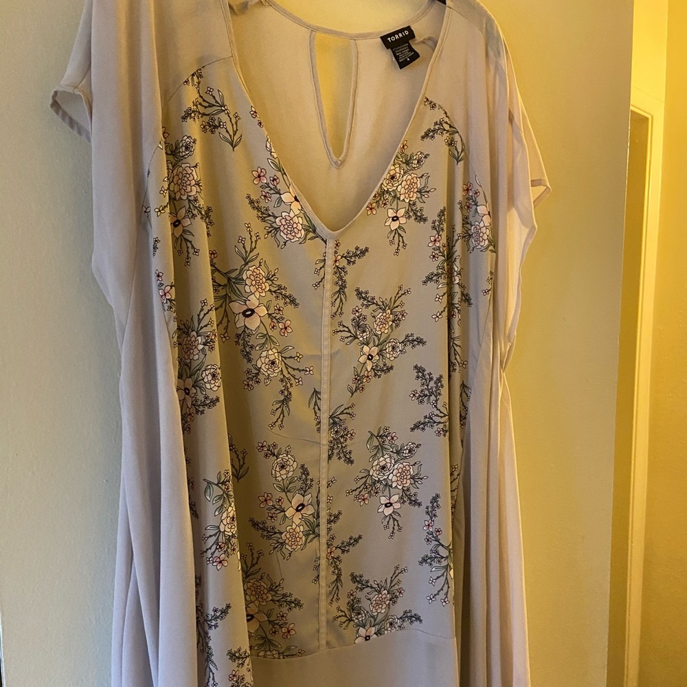 Torrid Chiffon Sharkbite Flower Tee  4x